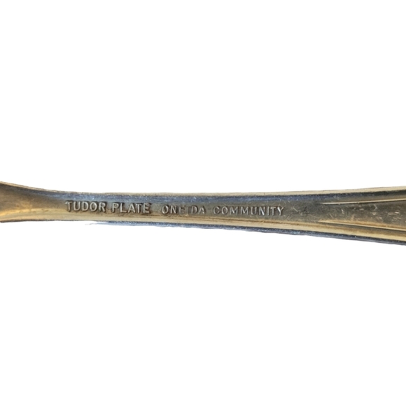 Oneida Community Tudor Floral Pattern Set of 7 Dinner Spoons - Picture 3 of 4